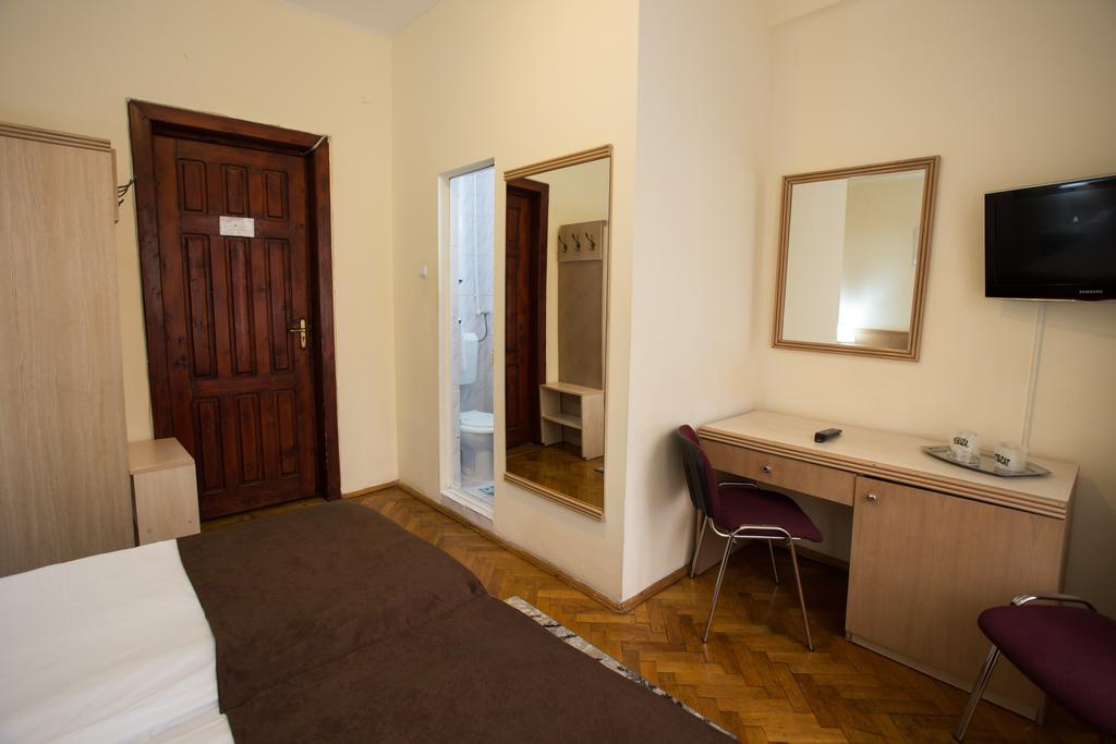Hotel Rina Cerbul Sinaia Bagian luar foto