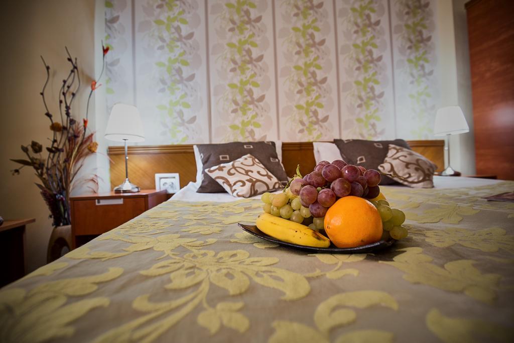 Hotel Rina Cerbul Sinaia Bagian luar foto