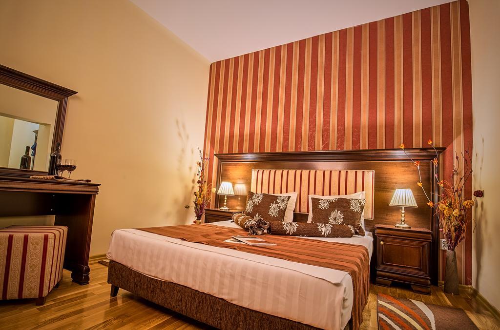 Hotel Rina Cerbul Sinaia Bagian luar foto