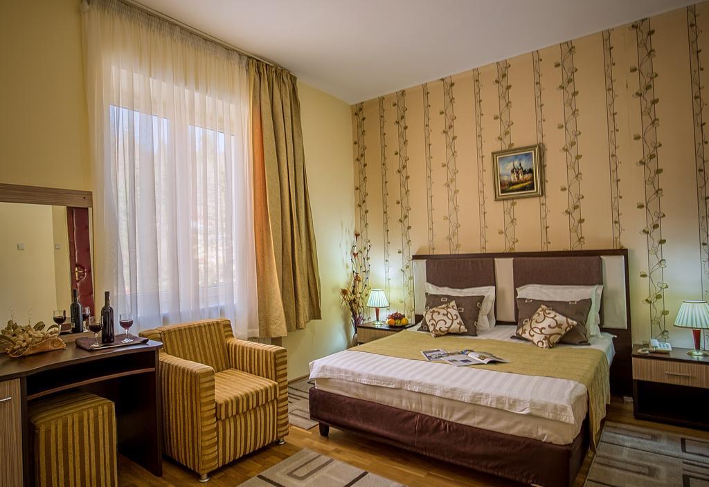 Hotel Rina Cerbul Sinaia Bagian luar foto