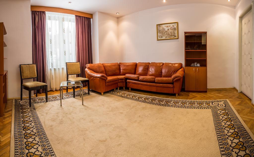 Hotel Rina Cerbul Sinaia Bagian luar foto