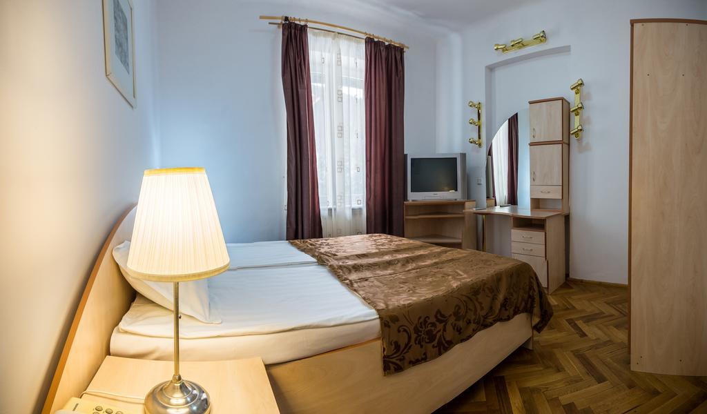 Hotel Rina Cerbul Sinaia Bagian luar foto