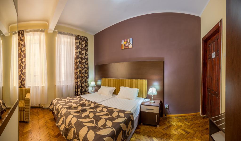 Hotel Rina Cerbul Sinaia Bagian luar foto