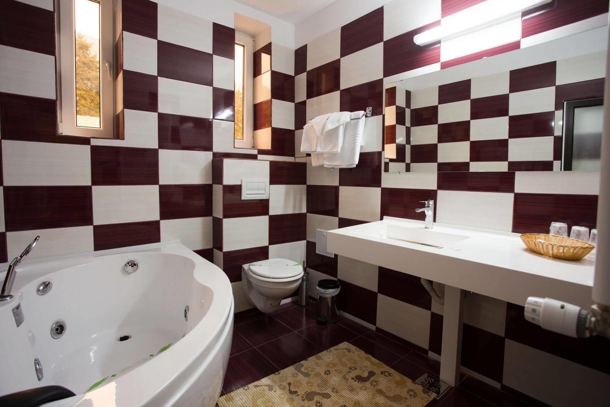 Hotel Rina Cerbul Sinaia Bagian luar foto