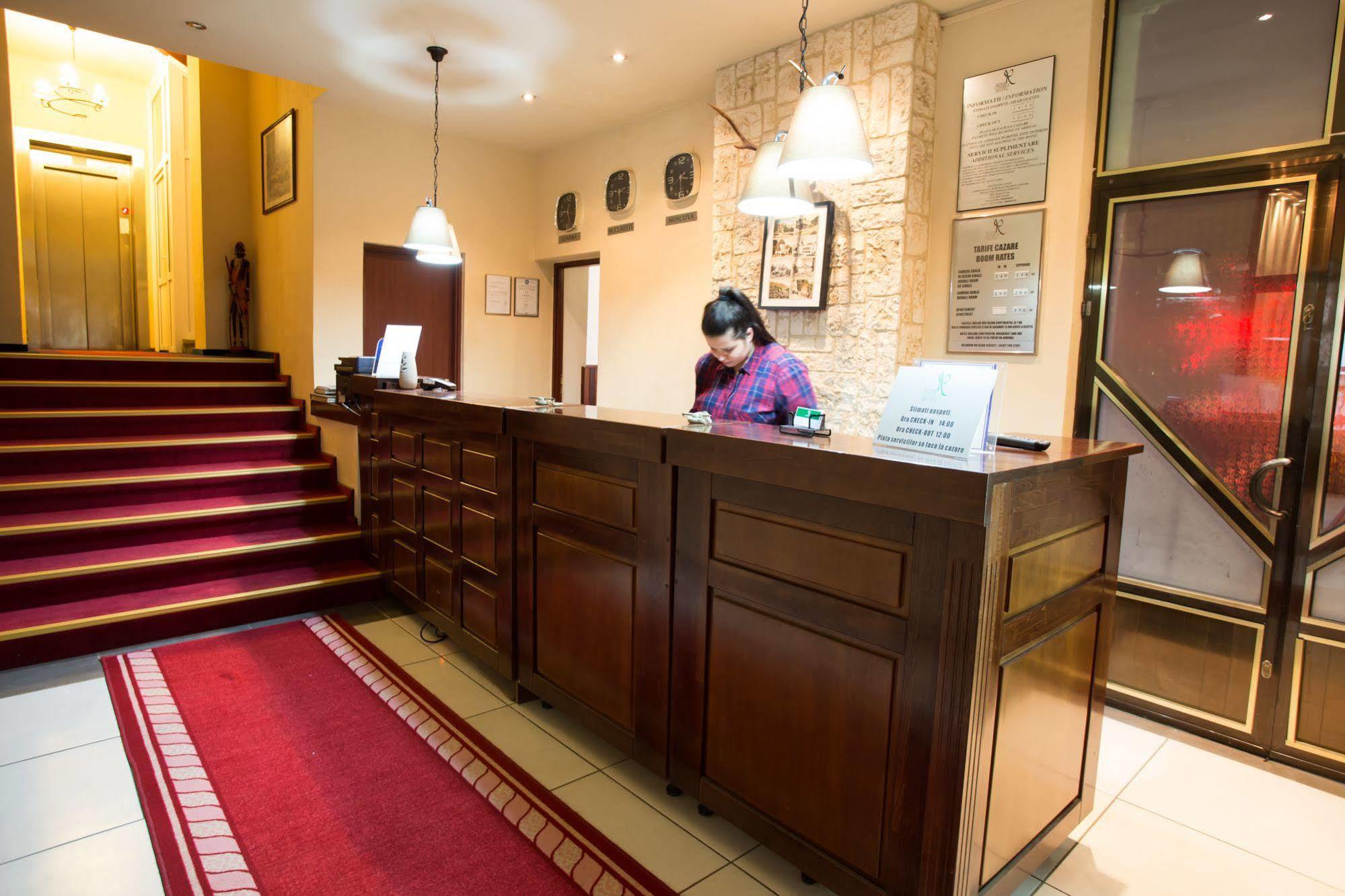 Hotel Rina Cerbul Sinaia Bagian luar foto