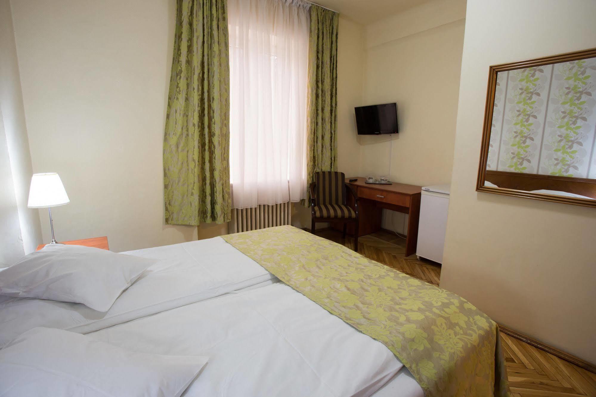 Hotel Rina Cerbul Sinaia Bagian luar foto