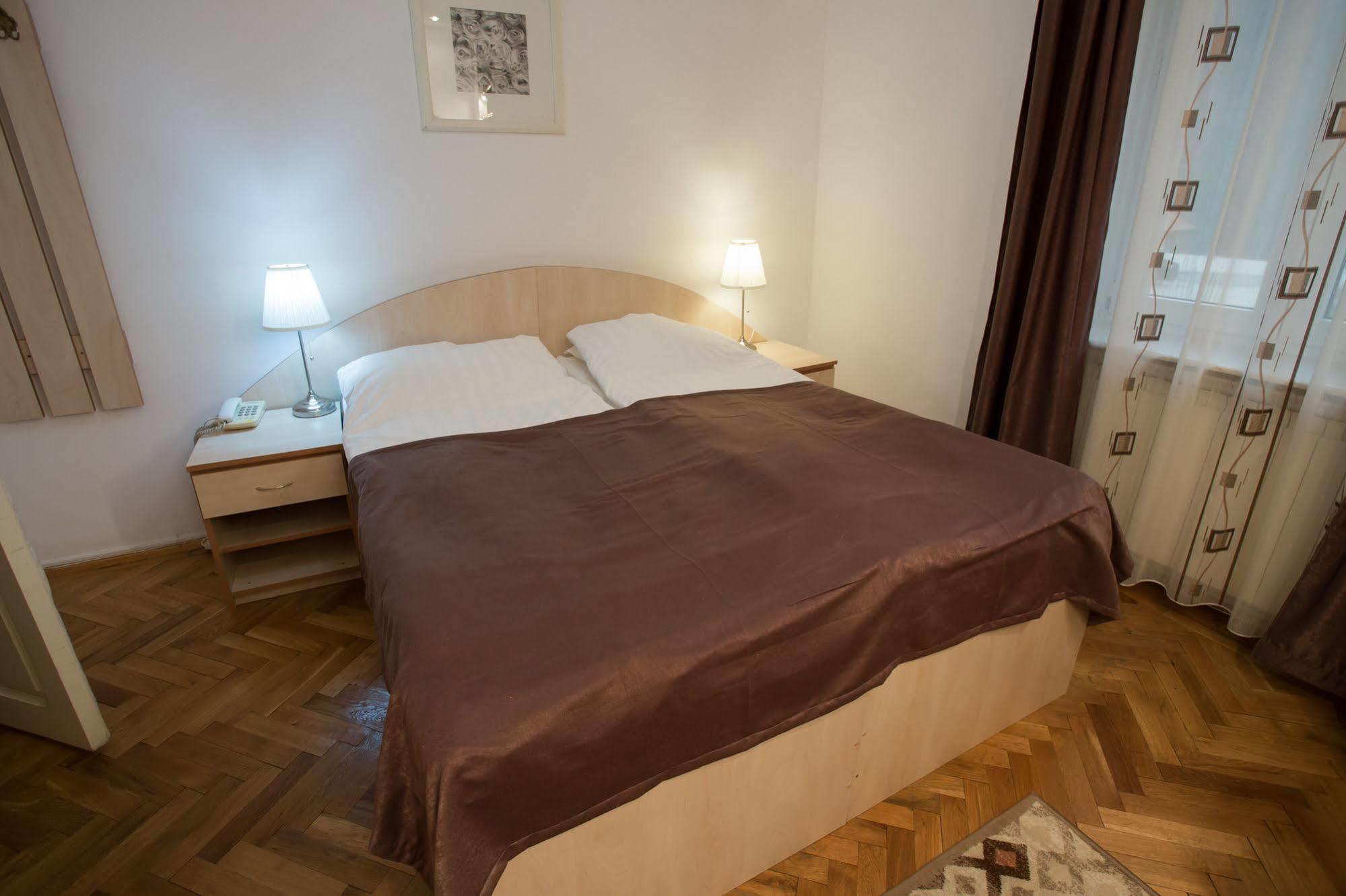 Hotel Rina Cerbul Sinaia Bagian luar foto