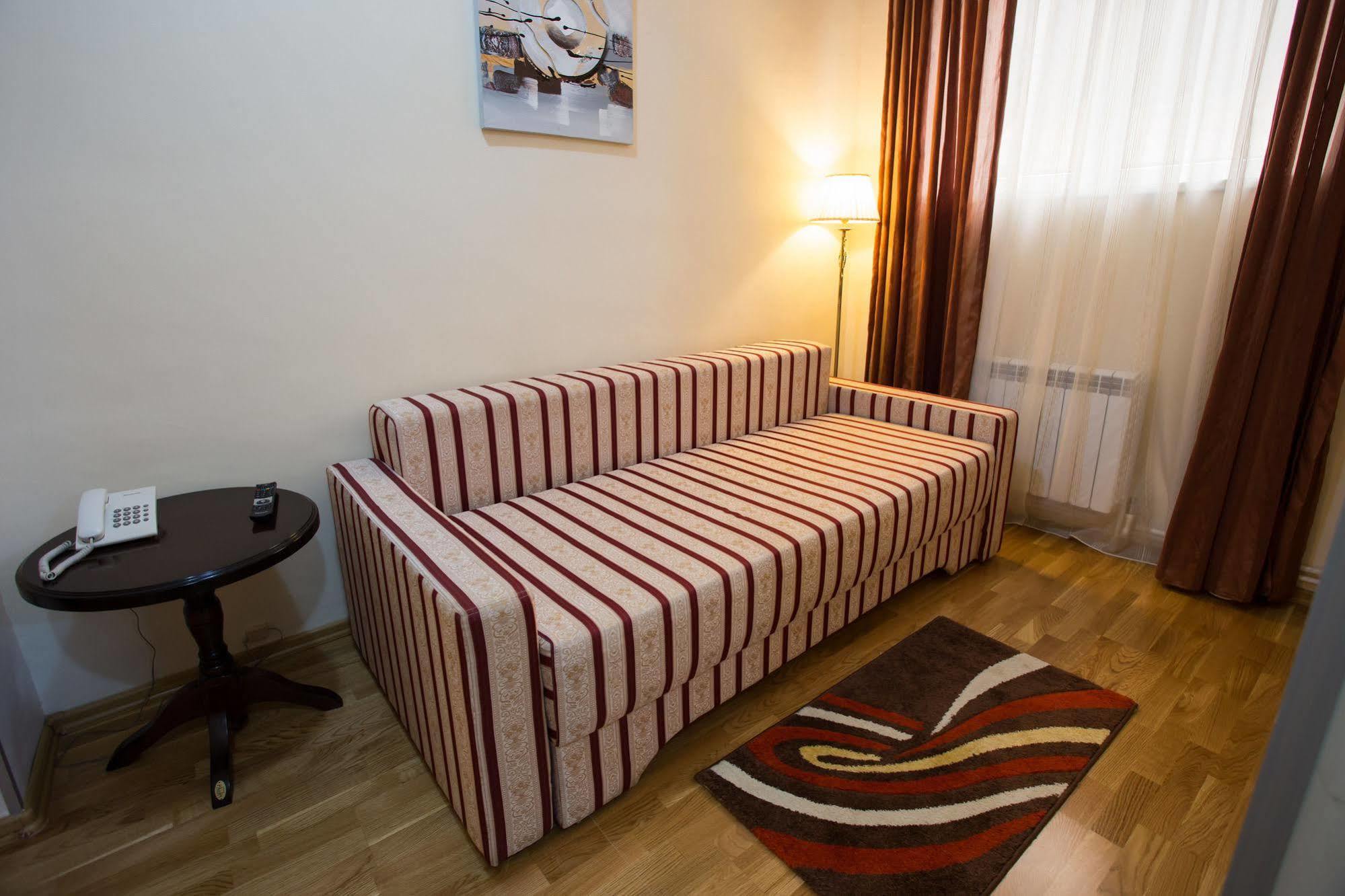 Hotel Rina Cerbul Sinaia Bagian luar foto