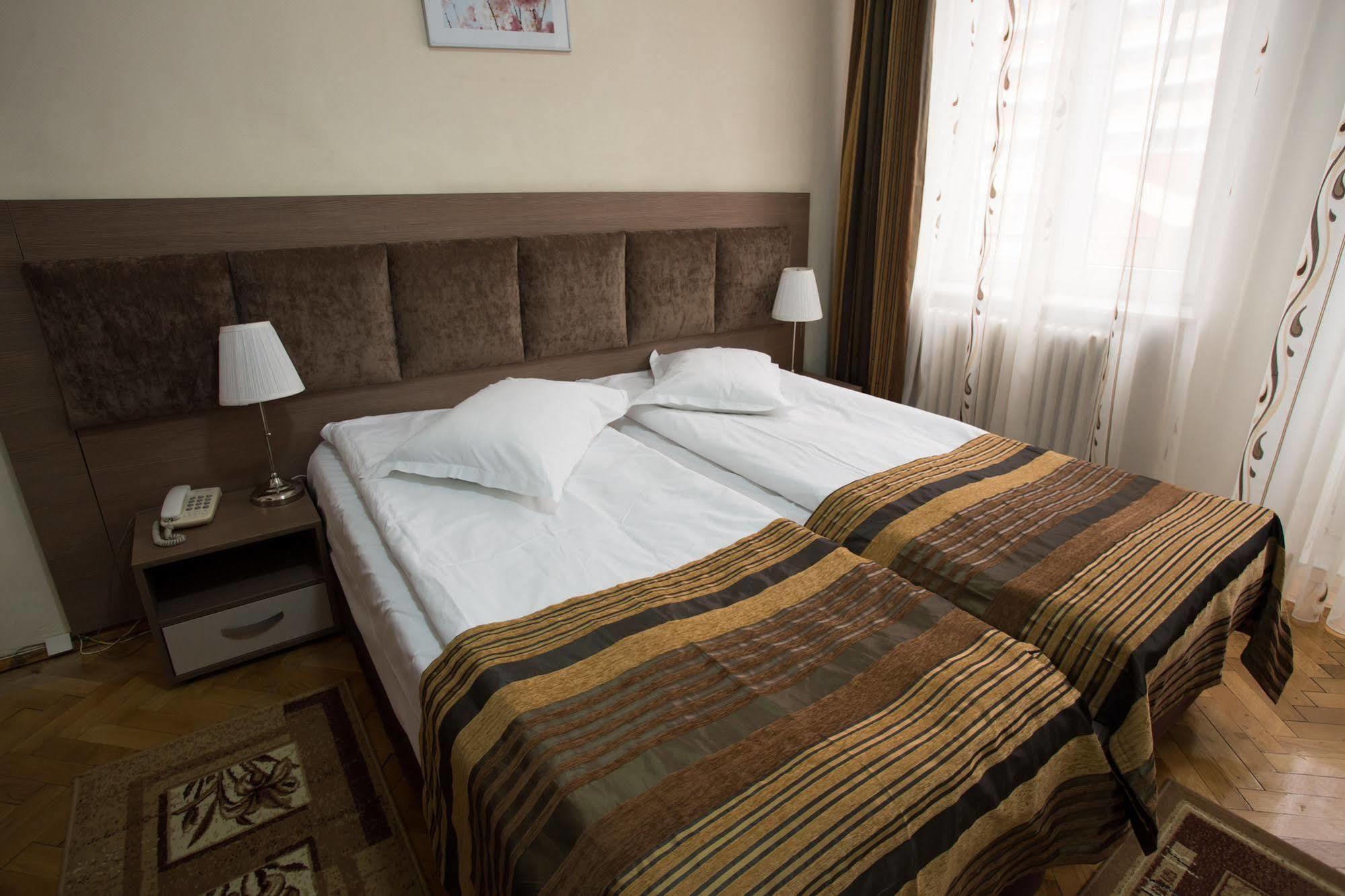Hotel Rina Cerbul Sinaia Bagian luar foto