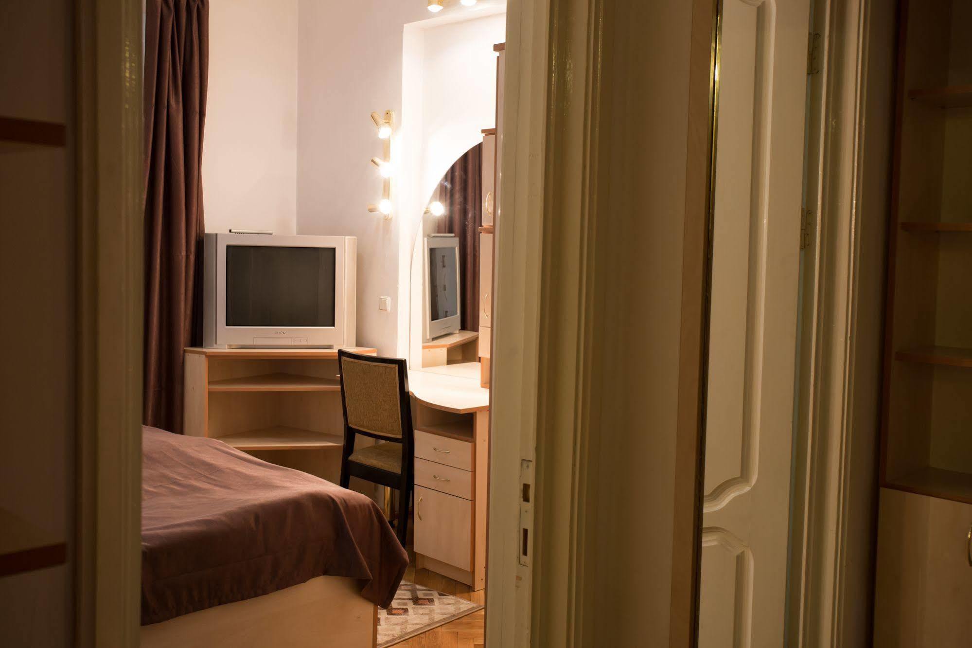 Hotel Rina Cerbul Sinaia Bagian luar foto