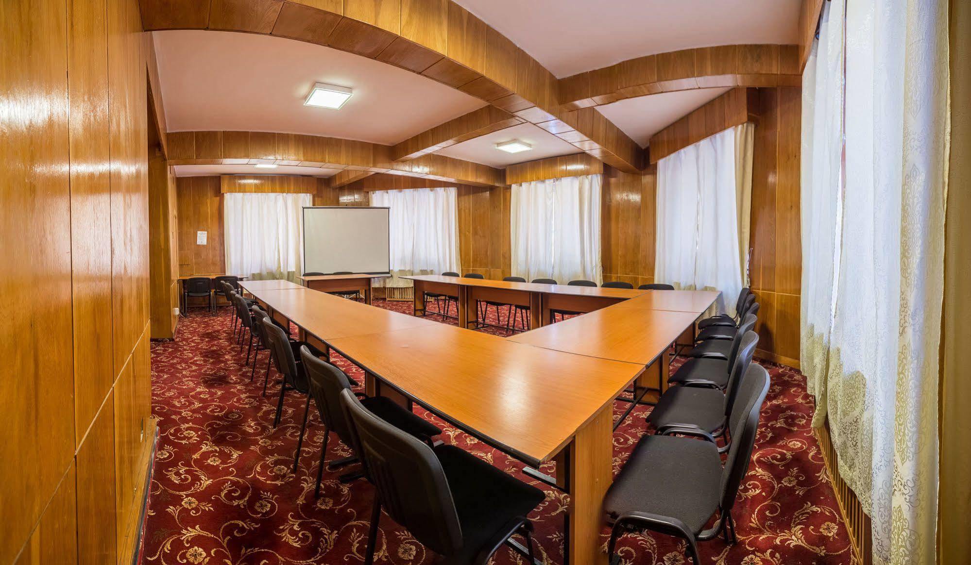 Hotel Rina Cerbul Sinaia Bagian luar foto