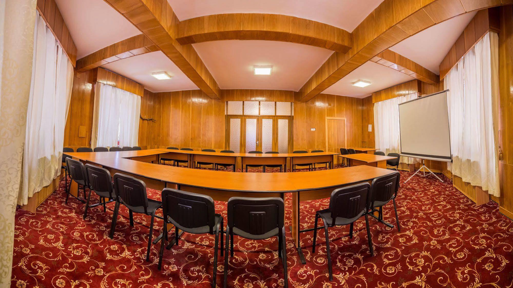 Hotel Rina Cerbul Sinaia Bagian luar foto