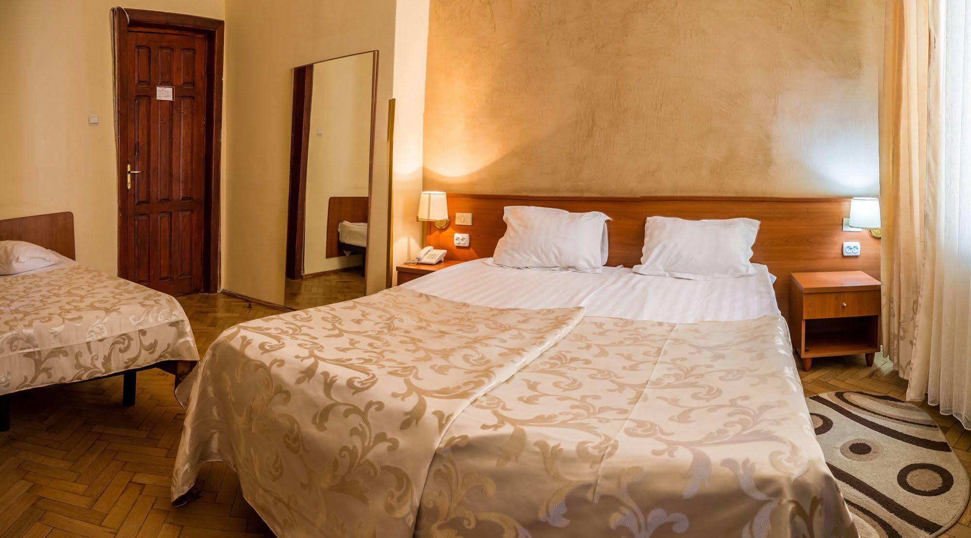 Hotel Rina Cerbul Sinaia Bagian luar foto